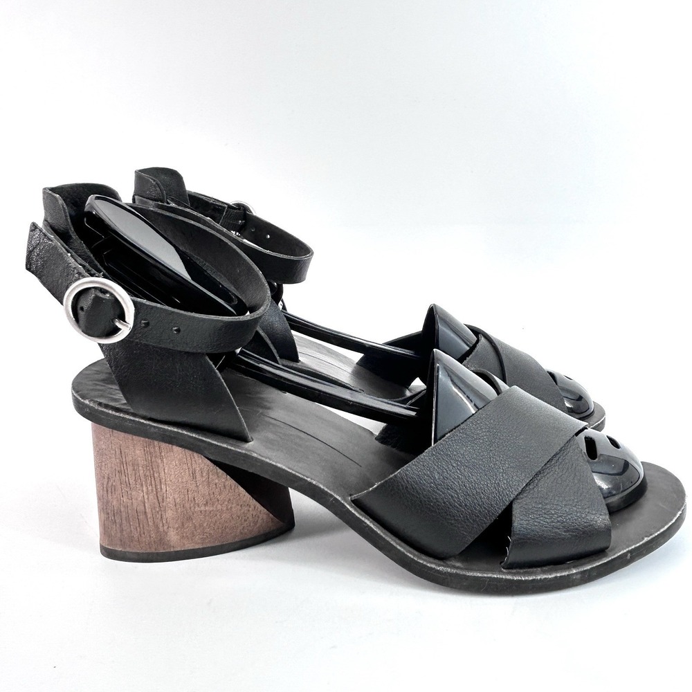Black Leather Minimalist Chunky Block Heel Sandals 8.5 Modern Clean Girl